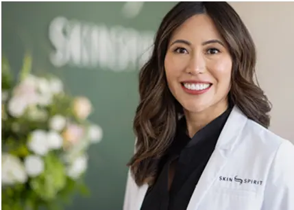 Patient showing the SkinClub app at Lumiskin